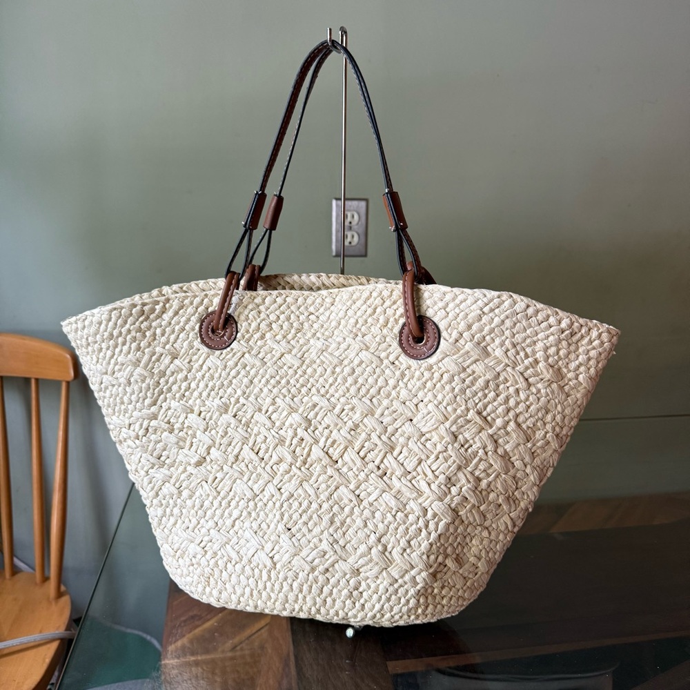 White/cream basket tote